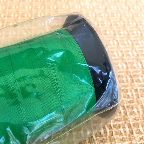 NIP Kelly Green large nylon thread spool - Picture 6 of 13